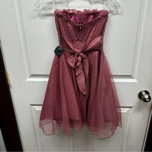 Elegant Pink Dress with Bow Accent - Picture 5 of 9